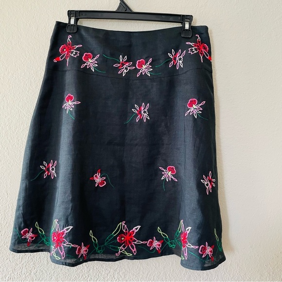 Anne Carson Floral Embroidered Black Skirt size 8 petite midi lined linen chic - Picture 1 of 7